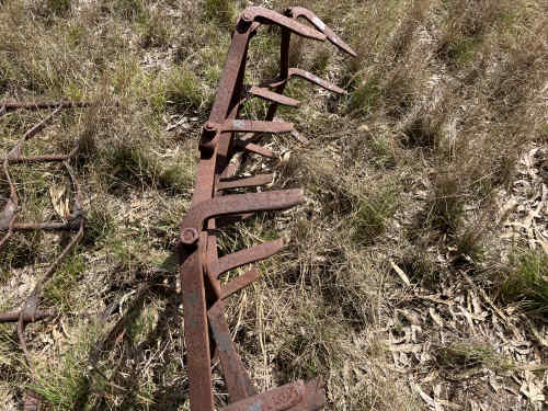 slide-items-3
